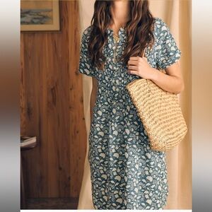 Faherty // EUC Navy and Cream Gemina Floral Top